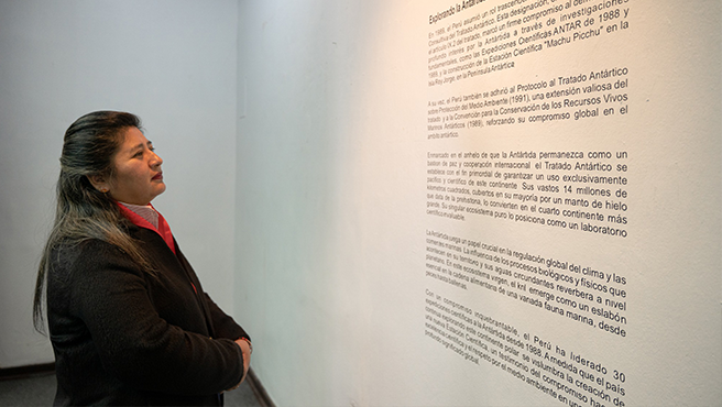 Presidenta de la Corte de Cusco participó en Exposición Fotográfica "El Perú en la Antártida""