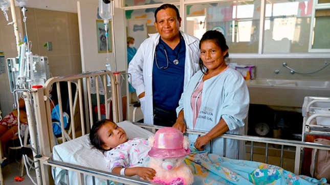 INSN de Breña: Extirpan tumor cancerígeno de 15 centímetros en ovario de niña de 4 años proveniente de El Cenepa