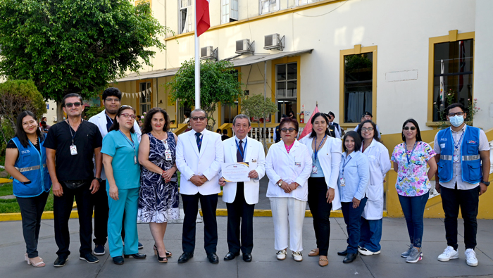 INSN: Servicio de Neurocirugía y la Oficina de Gestión de Calidad izaron el Pabellón Nacional e Institucional