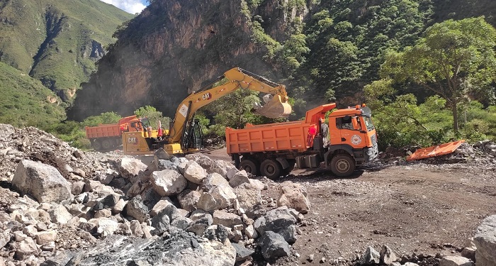 Gobernador regional Percy Godoy dispone continuidad de trabajos de defensa ribereña por desborde de río en Chalhuanca