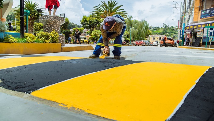 MUNICIPALIDAD DE SAN JERÓNIMO REALIZA PINTADO DE SEÑALIZACIONES EN LAS VÍAS, AVENIDAS Y CALLES DEL DISTRITO.