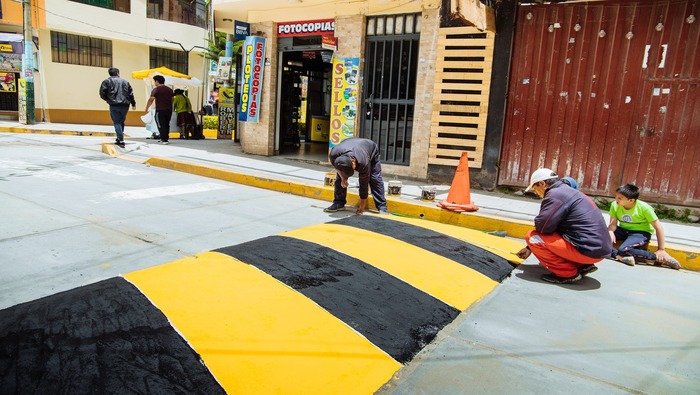 MUNICIPALIDAD DE SAN JERÓNIMO REALIZA PINTADO DE SEÑALIZACIONES EN LAS VÍAS, AVENIDAS Y CALLES DEL DISTRITO.