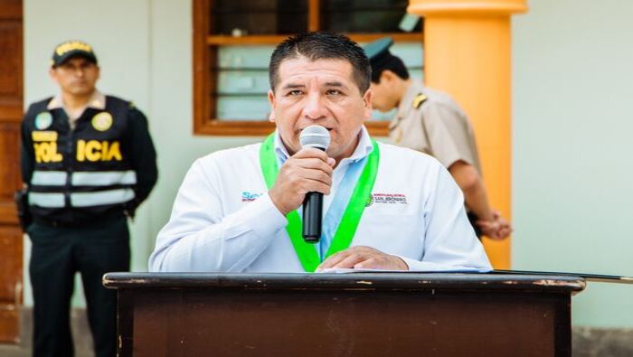 ALCALDE DE SAN JERÓNIMO, SABINO PORTILLO PARTICIPA DE LA CEREMONIA DE LOS LUNES PATRIÓTICOS DE IZAMIENTO DEL PABELLÓN NACIONAL.