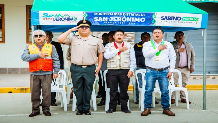 ALCALDE DE SAN JERÓNIMO, SABINO PORTILLO PARTICIPA DE LA CEREMONIA DE LOS LUNES PATRIÓTICOS DE IZAMIENTO DEL PABELLÓN NACIONAL.
