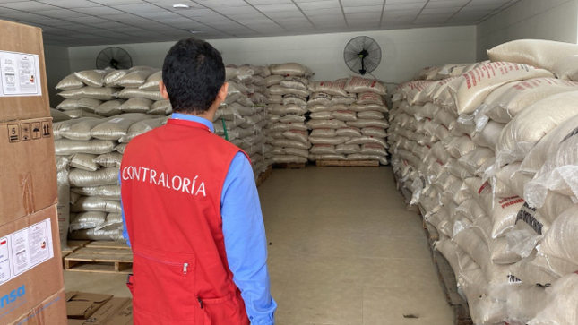 La Contraloría General advirtió riesgos en la gestión del Programa de Complementación Alimentaria (PCA) de la Municipalidad Provincial de Tumbes que abarca 183 comedores populares y atiende a 8600 beneficiarios, además de los 63 que pertenecen al Programa de Alimentación y Nutrición para el Paciente con Tuberculosis y Familia (PANTBC), en los cinco distritos de Tumbes.
