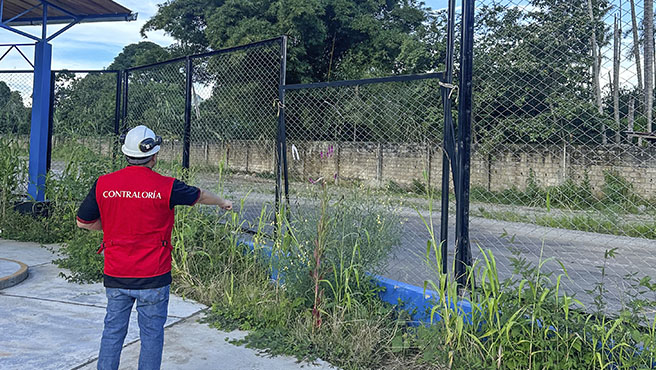 La Contraloría General de la República advirtió que la Municipalidad Provincial de Leoncio Prado recepcionó la obra de playa de estacionamiento con trabajos inexistentes e inconclusos. Aun así, el comité otorgó la conformidad al contratista por lo que no se aplicaron penalidades, lo que podrían generar un perjuicio económico de S/ 127 mil.