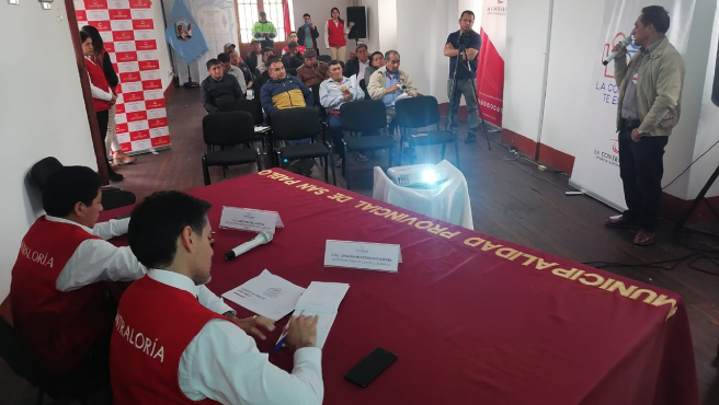 La Contraloría General invita a la ciudadanía y sociedad civil de los distritos de la provincia de Cajabamba a presentar alertas y/o denuncias sobre presuntas irregularidades en obras públicas, contrataciones, ejecución presupuestal, entre otros, así como deficiencias en servicios públicos, durante la audiencia pública presencial “La Contraloría te escucha” que se realizará el martes 27 de febrero.