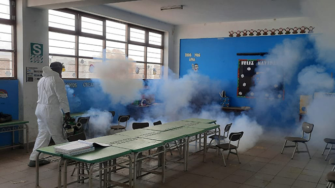 Segunda jornada de fumigación y desinfección en locales escolares de Aucallama.