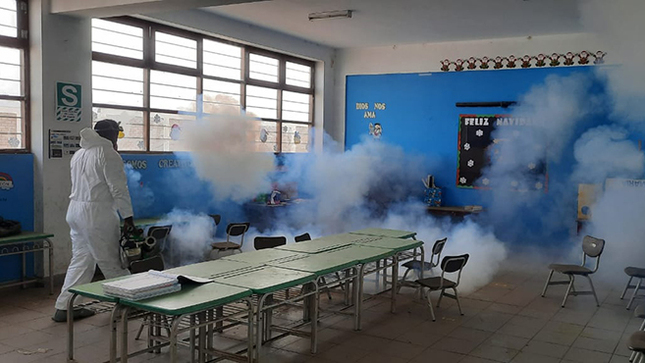 Segunda jornada de fumigación y desinfección en locales escolares de Aucallama.