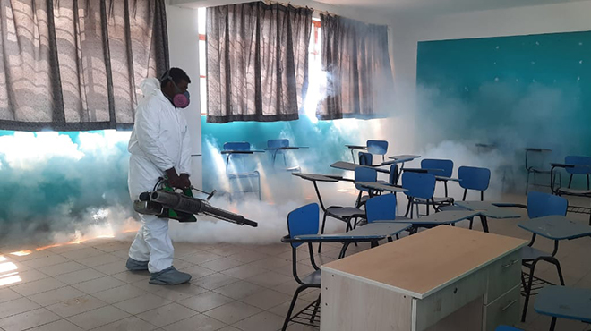 Segunda jornada de fumigación y desinfección en locales escolares de Aucallama.