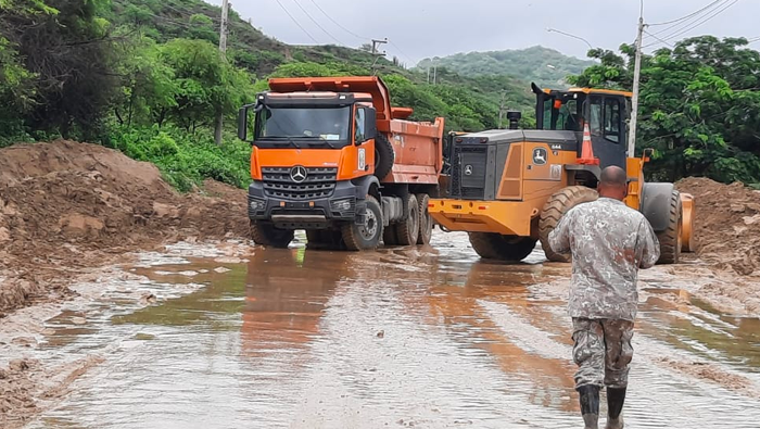 Provistas de maquinaria y herramientas, unidades del Ejército atienden emergencias en el norte