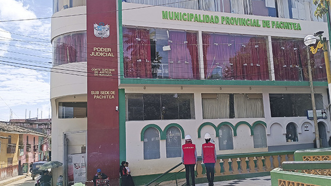 La Contraloría General de la República advirtió que el comité de selección de la Municipalidad Provincial de Pachitea descalificó a un postor que sí acreditó experiencia para ejecutar el saneamiento básico de los barrios de Purupampa y Jillijirca, del distrito de Panao por S/ 14.7millones. Sin embargo, otorgó la buena pro al postor que presentó mayor oferta económica. 