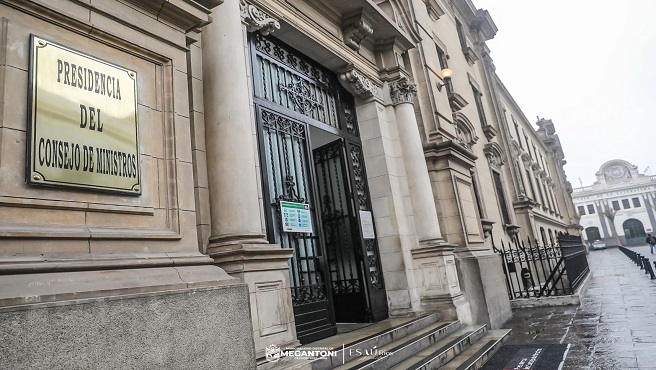 Alcalde de Megantoni logrรณ importantes acuerdos tras reunirse con representantes del MEF y PCM.