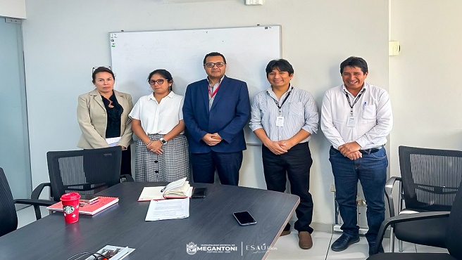Alcalde de Megantoni logrรณ importantes acuerdos tras reunirse con representantes del MEF y PCM.