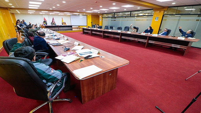 Asimismo, anunció que una comisión del Programa Nacional de Inversiones en Salud (PRONIS) y del Ministerio de Salud (Minsa) llegará al Cusco para sustentar el avance de los proyectos a su cargo; entre ellos, el Hospital Antonio Lorena, Centro de Salud de Machupicchu, Hospital de Quillabamba (La Convención) y del Hospital de Espinar.
Del mismo modo, ratificó que el Minsa y el Gobierno Regional Cusco acordaron desplegar las acciones necesarias para mejorar y ampliar los servicios del Hospital Regional para que se convierta en el segundo nosocomio más grande y moderno del Perú.