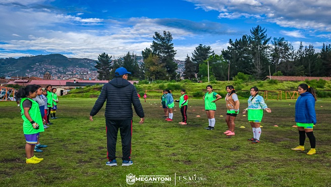 Chicas de Megantoni buscan el sueรฑo de jugar en la primera divisiรณn del futbol profesional femenino