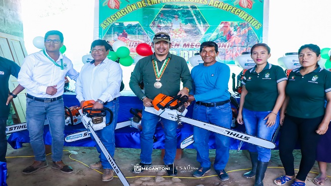 Municipalidad de Megantoni dota de equipos a agricultores cacaoteros en AARR Dubai