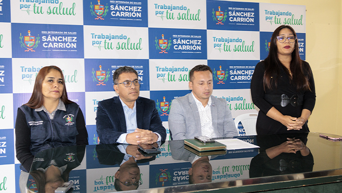 Imagen de los participantes de la conferencia de prensa