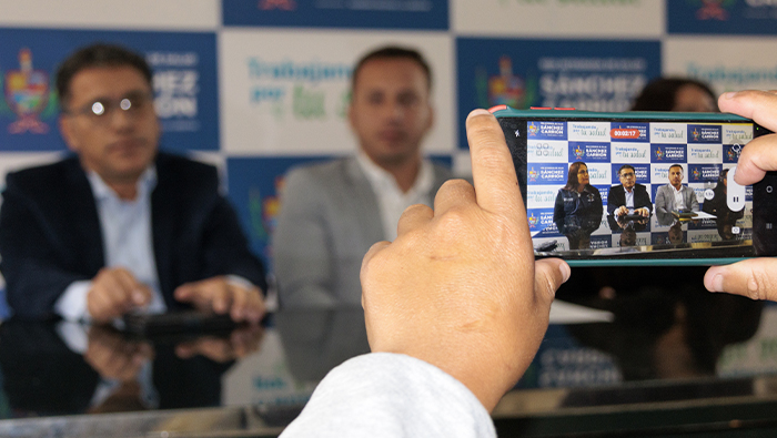 Imagen de los participantes de la conferencia de prensa
