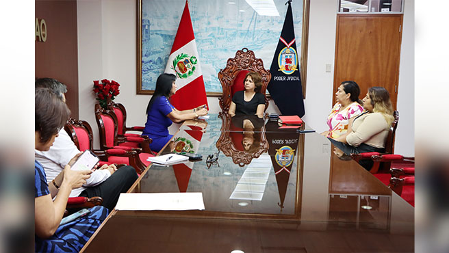 Presidenta de la Corte del Callao, Teresa Soto Gordon, recibió la visita de la congresista, Auristela Obando Morgan, quien saludó la importante gestión que viene asumiendo al frente del Poder Judicial del Callao y por los logros obtenidos en relación a la Unidad de Flagrancia.