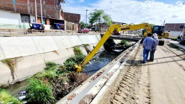 *GORE Piura atiende con maquinaria y ayuda humanitaria en zonas afectadas por las lluvias*