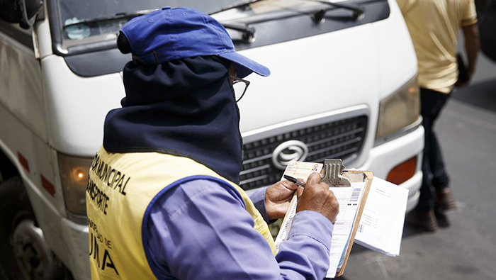 Inspectores de transporte y Policía de Tránsito liberaron vía exclusiva para ciclistas.