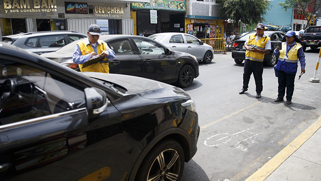 Inspectores de transporte y Policía de Tránsito liberaron vía exclusiva para ciclistas.