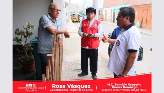 Brigadas de salud junto al titular de la RIS Chilca Mala visitan viviendas de San José en el distrito de Chilca.