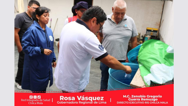 Brigadas de salud junto al titular de la RIS Chilca Mala visitan viviendas de San José en el distrito de Chilca.