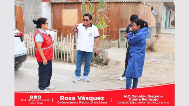Brigadas de salud junto al titular de la RIS Chilca Mala visitan viviendas de San José en el distrito de Chilca.