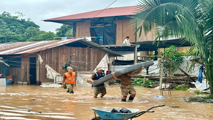 Unidades del Ejército atienden emergencias en regiones del sur afectadas por lluvias intensas