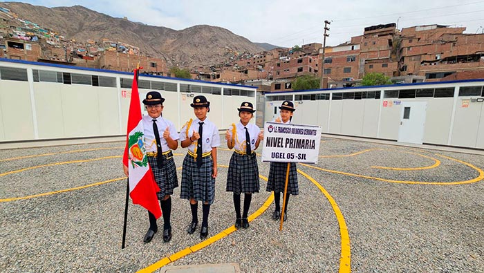 Escuelas Bicentenario entrega escuela temporal para la IE Francisco Bolognesi Cervantes