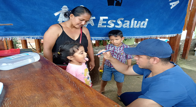 EsSalud Madre de Dios atiende a afectados de Iñapari tras el desborde del río