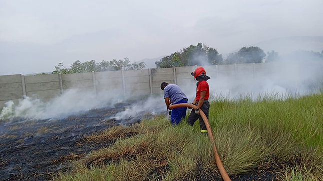 Sábado 24: Incendio de pastizales en Boza.