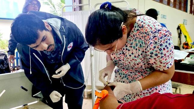 Especialistas en desastres en salud auxilian a pobladores afectados por inundaciones en Iñapari