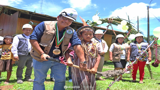 Alcalde de Megantoni inicia la gran transformación educativa