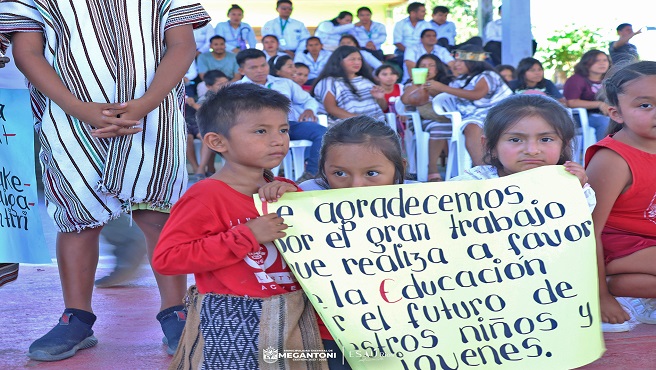 Alcalde de Megantoni inicia la gran transformación educativa