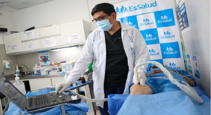Hospital Rebagliati de EsSalud realiza más de 300 sesiones mensuales de ozonoterapia para controlar dolor en pacientes