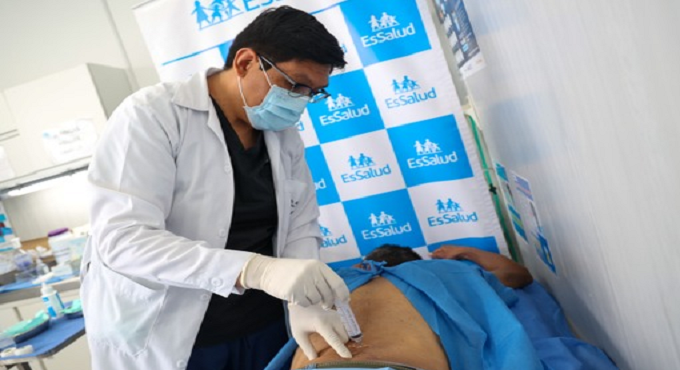Hospital Rebagliati de EsSalud realiza más de 300 sesiones mensuales de ozonoterapia para controlar dolor en pacientes