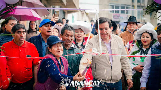 🟢Raúl Peña Inaugura Importante Obra De Mejoramiento De La Transitabilidad En 6 Barrios De Abancay