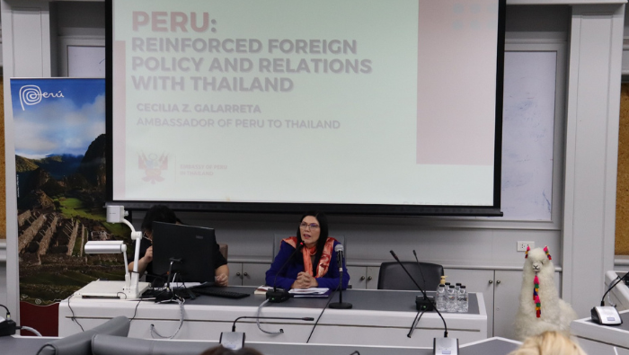 Embajada del Perú en Tailandia expone lineamientos de la Política Exterior Reforzada en la universidad de Thammasat
