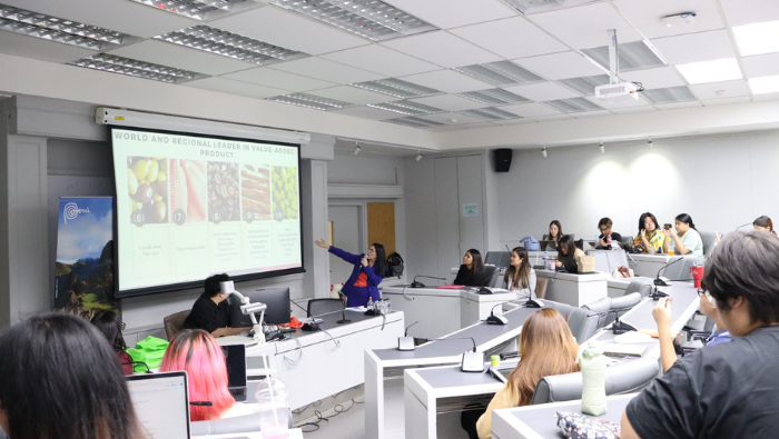 Embajada del Perú en Tailandia expone lineamientos de la Política Exterior Reforzada en la universidad de Thammasat