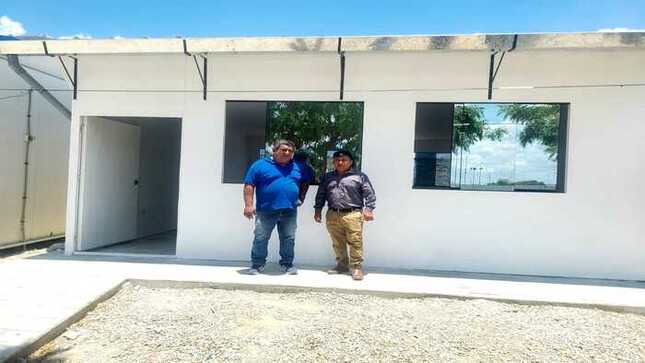 Alcalde hace entrega de aula prefabricada a la I. E. 15102 EL Tabanco