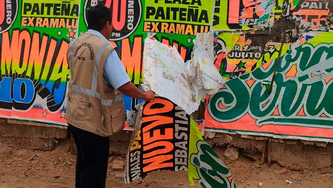Retiro de afiches sin permiso por la Municipalidad Provincial de Paita