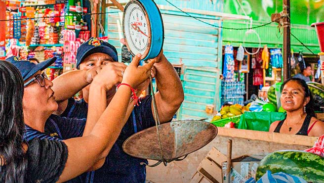 Operativo en mercado Modelo de Paita: 11 balanzas adulteradas fueron confiscadas para garantizar precios justos