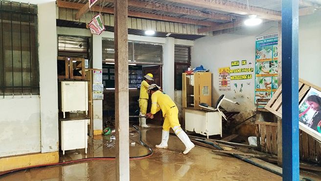 Empezó recuperación del Puesto de Salud Iñapari que fue afectado por las lluvias torrenciales e inundaciones