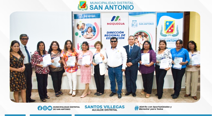 Docentes reciben merecido reconocimiento por su labor al servicio de la educación en el Distrito