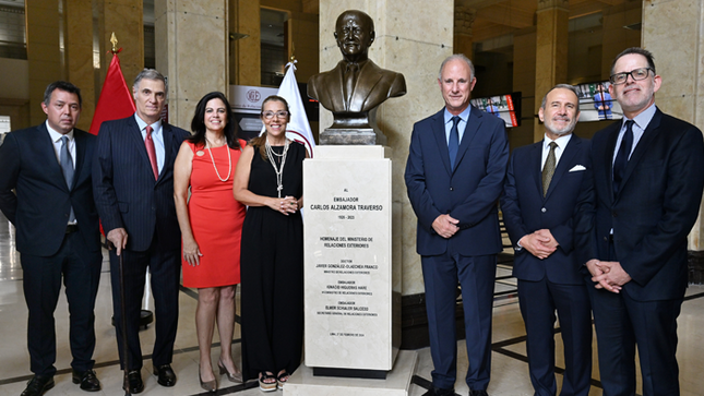 Canciller González-Olaechea anunció que nuevo edificio de Trámites Consulares se llamará Embajador Carlos Alzamora Traverso