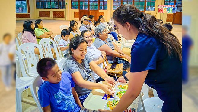 Sesión demostrativa de preparación de alimentos saludables a fin de combatir la anemia