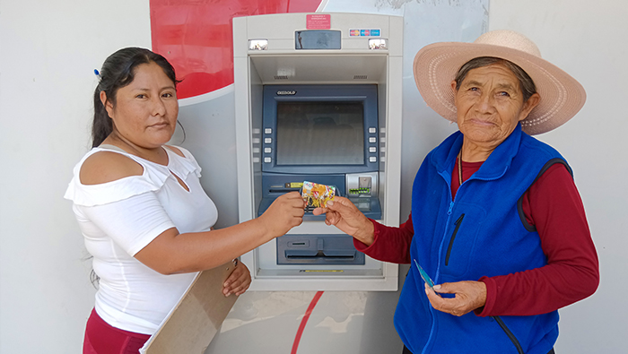Beneficiarios de Pensión 65 realizaron el cobro de sus pensiones